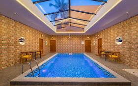 Teak Leaf Gateway Villa With Swimming Pool Indoor Games